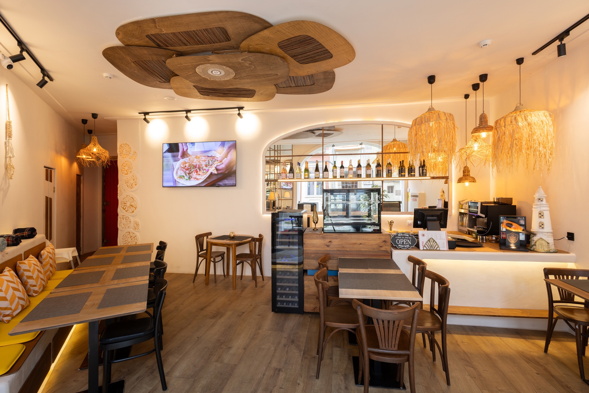 Restaurant interior SFR51685.jpg